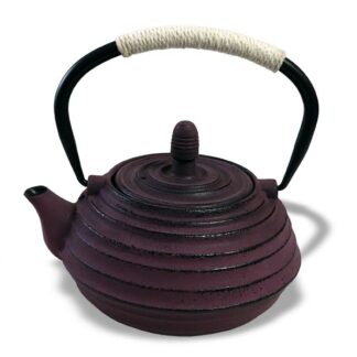 Ein Bild von Eisengusskanne 0.7l - Lila, in der Kategorie Teekannen und Teesets Teekannen mit Sieb Kaufen Teekannen aus Gusseisen kaufen