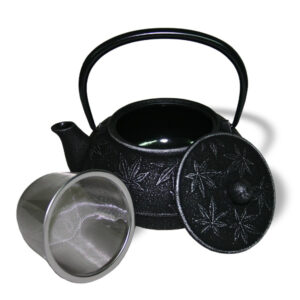 Ein Bild von Eisengusskanne Japan - Hanfblatt - Schwarz / Silber (0.65 l), in der Kategorie Teekannen und Teesets Teekannen mit Sieb Kaufen Teekannen aus Gusseisen kaufen
