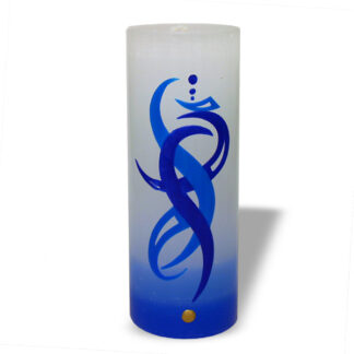 Ein Bild von Kerze mit Tribal Dekor - Blau/Weiss, in der Kategorie Kerzen