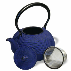 Ein Bild von Eisengusskanne Japan - Maru Arare - Blau (1.6 l), in der Kategorie Teekannen und Teesets Teekannen mit Sieb Kaufen Teekannen aus Gusseisen kaufen