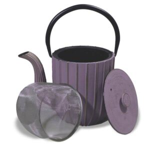 Ein Bild von Eisengusskanne Mariage 1.0l - Lila, in der Kategorie Teekannen und Teesets Teekannen mit Sieb Kaufen Teekannen aus Gusseisen kaufen