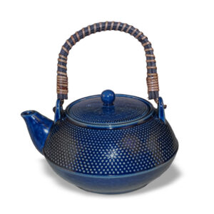 Ein Bild von Keramik Kanne blau 0.8l im Eisengusskannen Look, in der Kategorie Teekannen und Teesets Teekannen mit Sieb Kaufen