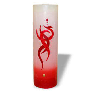 Ein Bild von Kerze mit Tribal Dekor - Rot/Weiss, in der Kategorie Kerzen