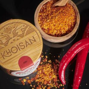 Ein Bild von Gewürzsalz Chili - Bio - 95g im Glas mit Bambusdeckel, in der Kategorie Kräuter und Gewürze Salz