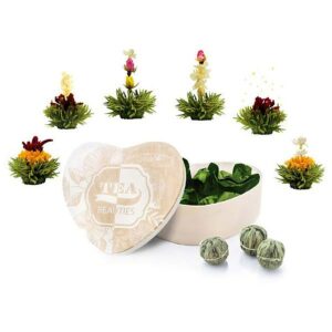 Ein Bild von Creano Tee Blumen 6er Herz-Holzschachtel "Grüner Tee", in der Kategorie Tee Rosen (Bloomings) Tee Geschenk