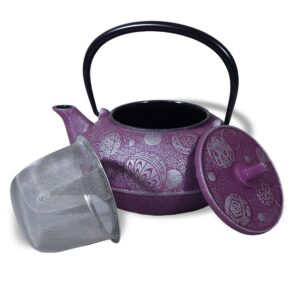 Ein Bild von Eisengusskanne Japan 0.65l - Guirlande - Silber  Violett, in der Kategorie Teekannen und Teesets Teekannen mit Sieb Kaufen Teekannen aus Gusseisen kaufen