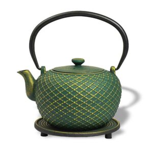 Ein Bild von Eisengusskanne Yoyo 0.9l - Grün/Gold, in der Kategorie Teekannen und Teesets Teekannen mit Sieb Kaufen Teekannen aus Gusseisen kaufen