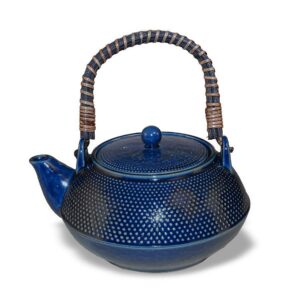 Ein Bild von Keramik Kanne blau 0.8l im Eisengusskannen Look, in der Kategorie Teekannen und Teesets Teekannen mit Sieb Kaufen