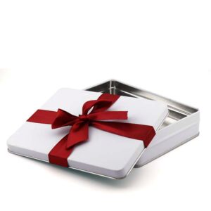 Ein Bild von Pralinendose mit echter Schleife, in der Kategorie Teedosen