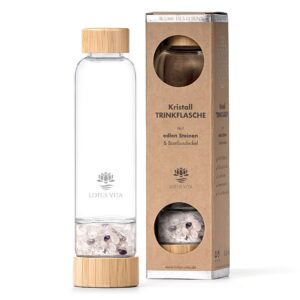 Ein Bild von Glastrinkflasche mit Kristallsteinen - Bergkristall  Rosenquarz  Amethyst, in der Kategorie Teezubehör