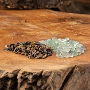 Ein Bild von Glastrinkflasche mit Kristallsteinen - Fluorit  Tigerauge, in der Kategorie Teezubehör