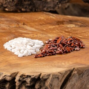 Ein Bild von Glastrinkflasche mit Kristallsteinen - Roter Jaspis  Milchopal, in der Kategorie Teezubehör