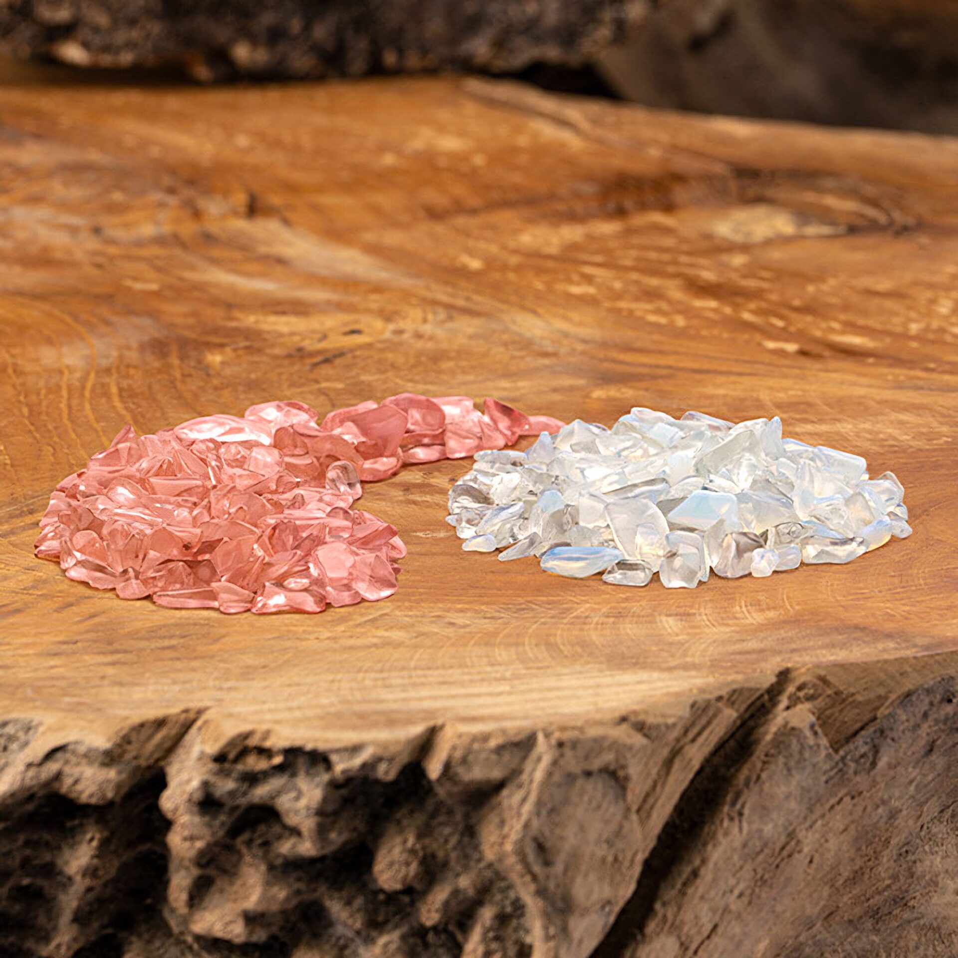 Ein Bild von Glastrinkflasche mit Kristallsteinen - Wassermelonen-Turmalin Mondstein, in der Kategorie Teezubehör