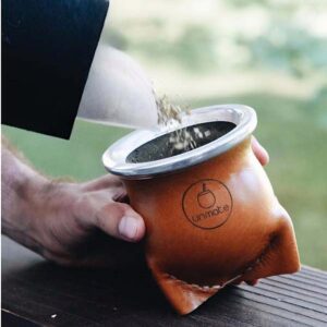 Ein Bild von Un Mate Yerbera - Dose für Yerba Mate mit Spender - Schwarz, in der Kategorie Teedosen