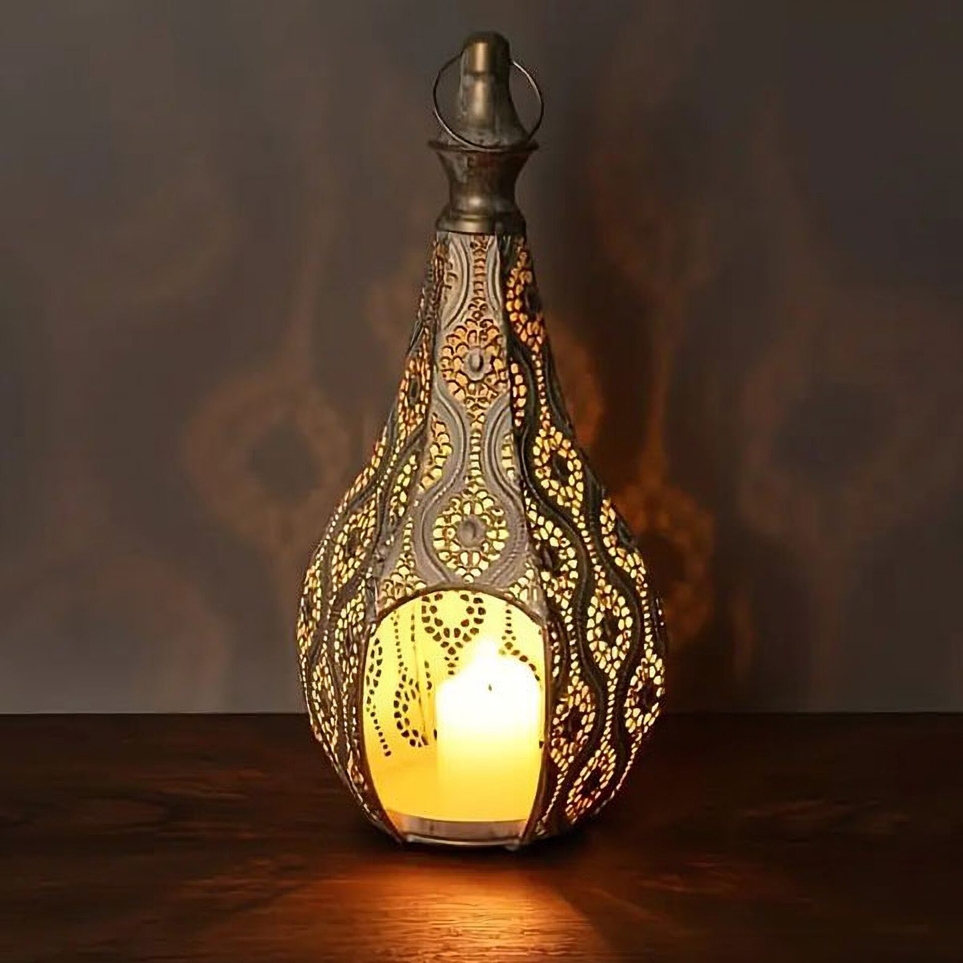 Ein Bild von Tischlaterne - Gold, in der Kategorie Kerzen