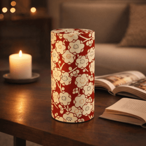 Ein Bild von Dose 200g - Rot mit Blumen, in der Kategorie Teedosen