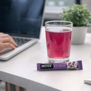 Ein Bild von Instick - Waldfrucht - 12 x 2.5g, in der Kategorie Nahrungsmittel Instantgetränke