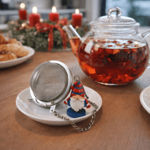 Ein Bild von Tee Ei Ball | Weihnachtswichtel, in der Kategorie Teesiebe und Teefilter
