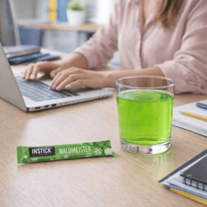 Ein Bild von Instick - Waldmeister - 12 x 2.5g, in der Kategorie Nahrungsmittel Instantgetränke