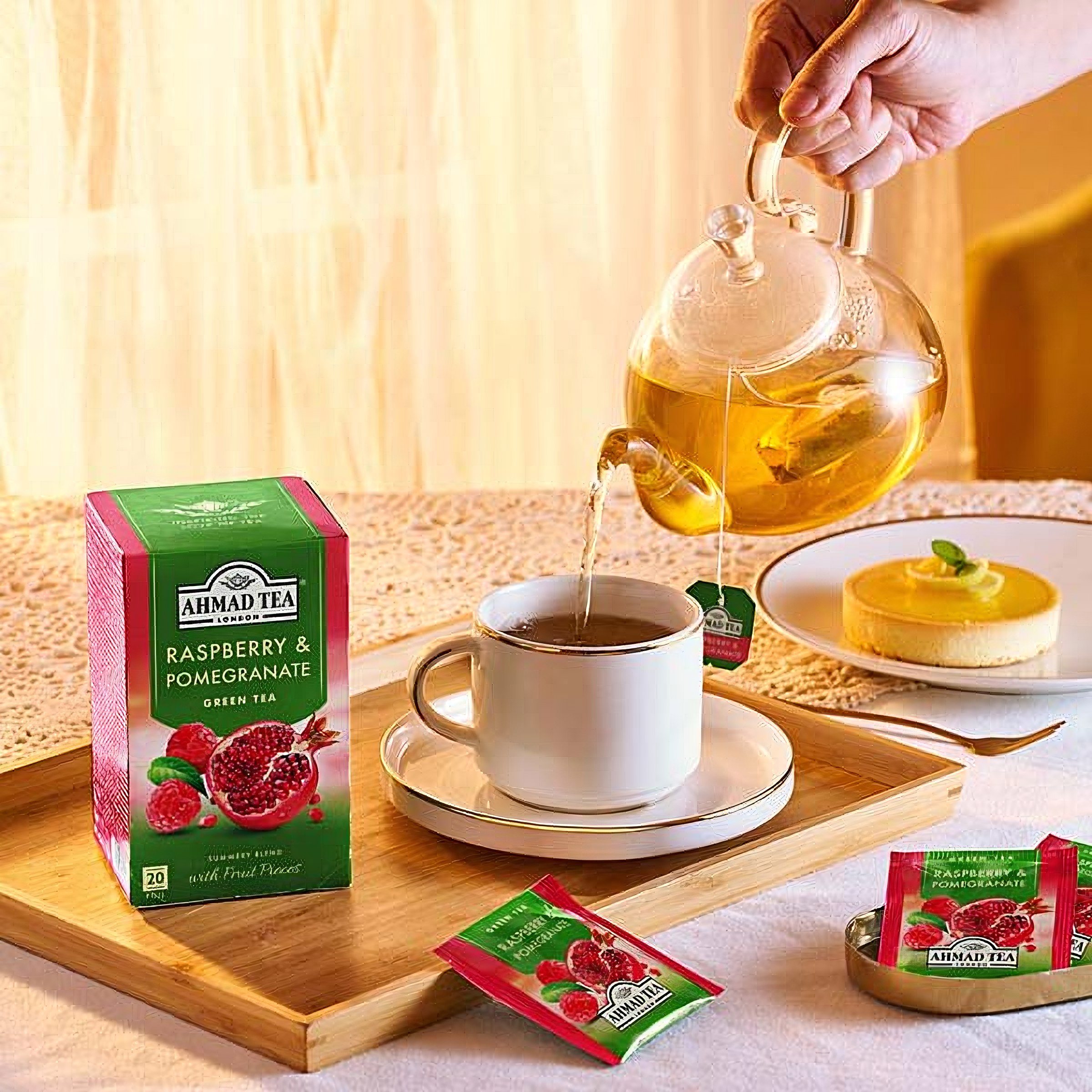 Ein Bild von Ahmad Tea - Raspberry & Pomegranate - 20 Teebeutel à 2g, in der Kategorie Grün Tee aromat. Tee im Teebeutel kaufen